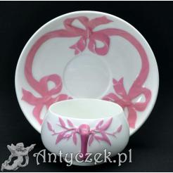 Cudeńko z angielskiej porcelany z różową kokardą