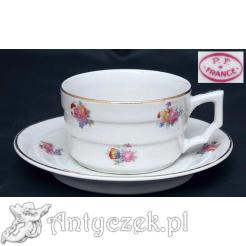 Schodkowa forma filiżanki z epoki Art Deco