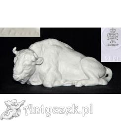 Żubr - stara figurka z białej porcelany biskwitowej
